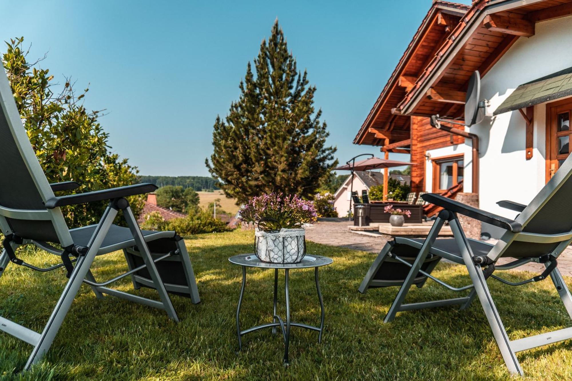 Steewer Landhaus Gemuetliche Ferienwohnung Bis 6 Pers In Ruhiger Ortsrandlage Stebach Exterior foto